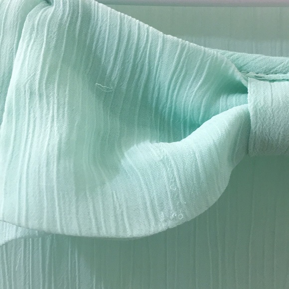 🌸Mint green blouse - Picture 6 of 6